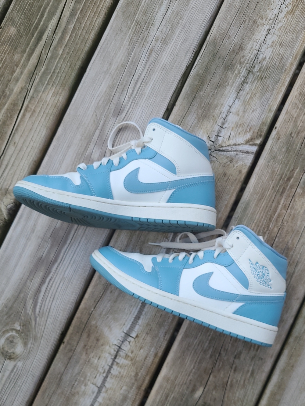 Air Jordan 1 Mid UNC